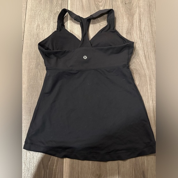 Lululemon size 6 workout top - Picture 2 of 4
